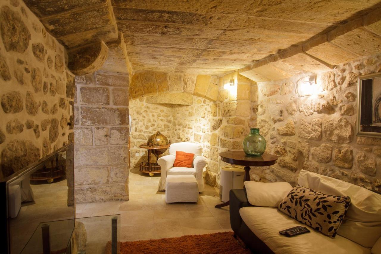 Villa Town House Steeped In History à Rabat Extérieur photo