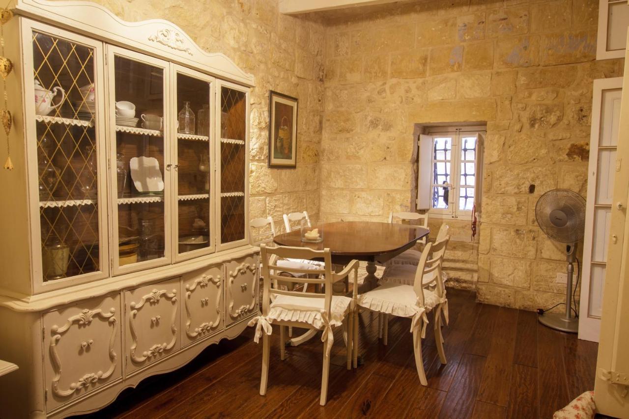 Villa Town House Steeped In History à Rabat Extérieur photo