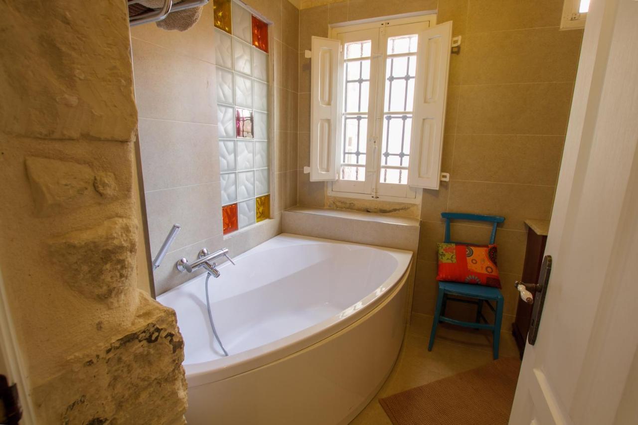 Villa Town House Steeped In History à Rabat Extérieur photo