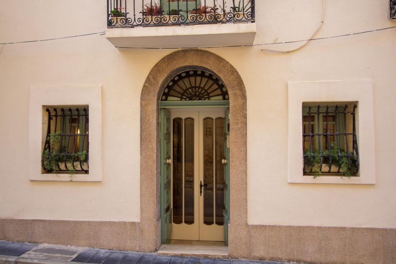 Villa Town House Steeped In History à Rabat Extérieur photo