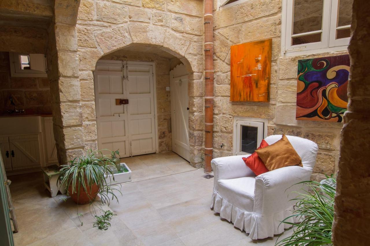 Villa Town House Steeped In History à Rabat Extérieur photo