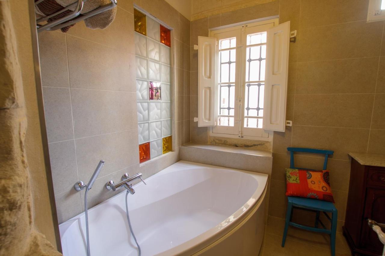 Villa Town House Steeped In History à Rabat Extérieur photo